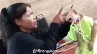 Download lagu Dijamin ngakak video minang kocak - monyet dandan mp3