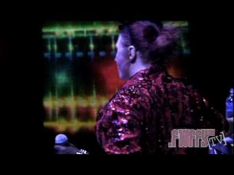 'Love U More' - Katherine Ellis [LIVE] @ Fluffy