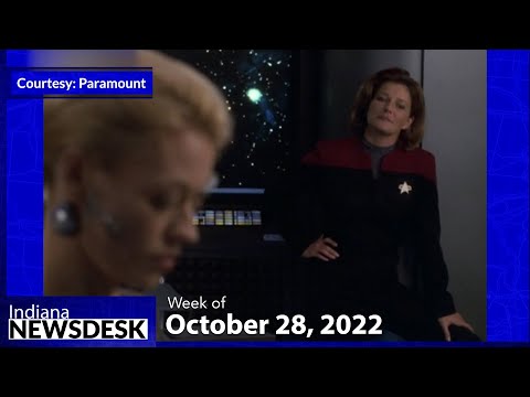 Mulgrew beams into Bloomington to see Captain Janeway statue