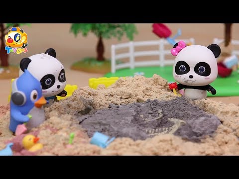 恐竜の化石を掘ってみた！❤砂遊びと恐竜発掘ごっこ遊び❤トイバス（ToyBus) キッズ おもちゃアニメ