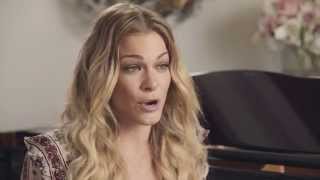 LeAnn Rimes talks about the recording of &quot;Auld Land Syne&quot; from her &quot;Today is Christmas&quot; album