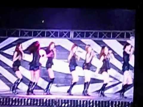 [FANCAM] SNSD - Run Devil Run By Myself @ SM Town Jakarta 120922