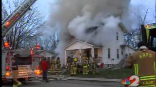 preview picture of video 'Firefighter's safety compromised in house fire'