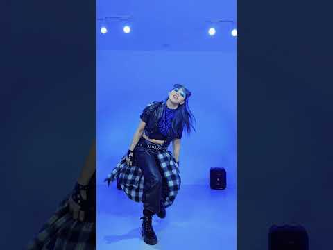 Yuk, cek dance cover "Chk Chk Boom" dari Stray Kids yang bikin kita ikut goyang! 💃🔥