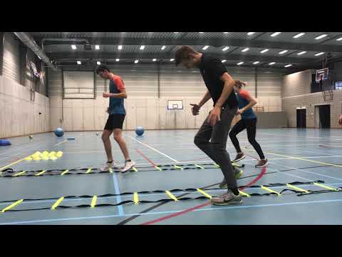 Coördinatie oefeningen voetbal.