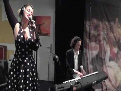 EINSTEINBARBIE - Naked (Live uit Lloyd)