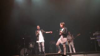 Tegan and Sara banter- Story About Girl Jumping On Stage + Montreal