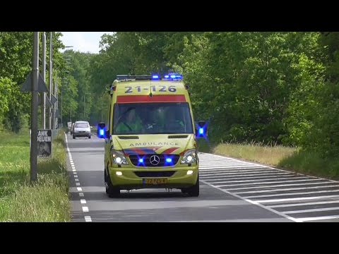 A1 Ambulance 21-126 met spoed in Oss