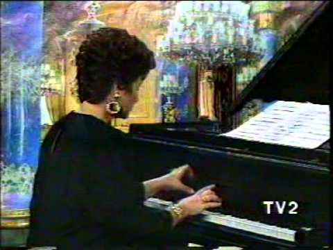 Hilal Çalıkoğlu - Her Tel Saçı - Yönetmen: Yılmaz Çoğulu - Sazlarla Başbaşa