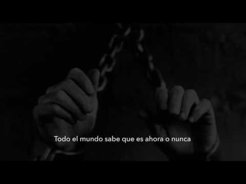 Vídeo musical que acompaña una reflexión sobre el lenguaje, el silencio y las conversaciones que se enfrían