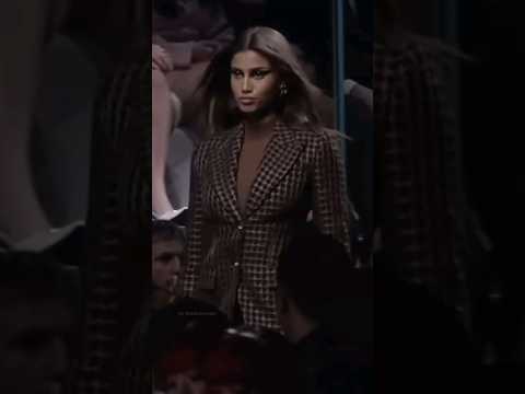 imaan for versace #imaanhammam #explore #supermodel #model #runway #versace #bellahadid #edit