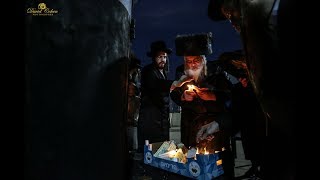 האדמו''ר משומרי אמונים בהדלקה בקבר רשב''י במירון
