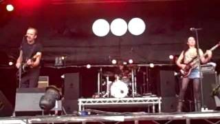 HUGH CORNWELL - Hanging Around (Guilfest, 17th July 2011)