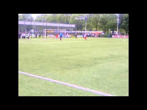 Jorgos pakt penalty tegen Fc Utrecht (Int.Toernooi U17)