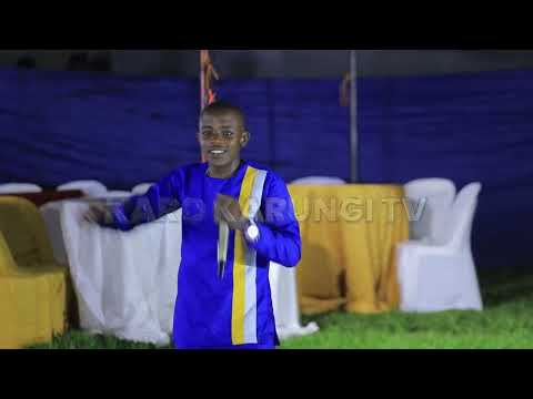 Akoze byishi Nduhura Frank perfoming live in kinyogoga@ mujasi concert @karo karungi Tv