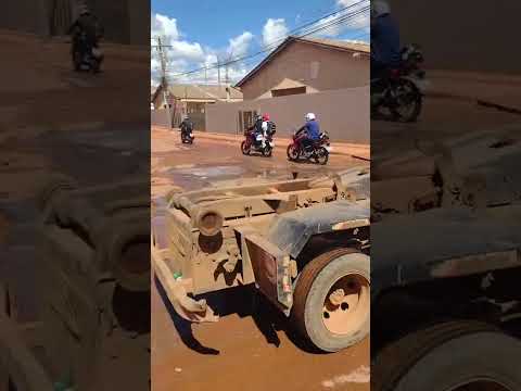 Esgoto a céu aberto em Valparaíso de Goiás expõe moradores ao descaso do poder público