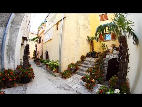 Novi Vinodolski - Cvjetni kutak (Stari grad)