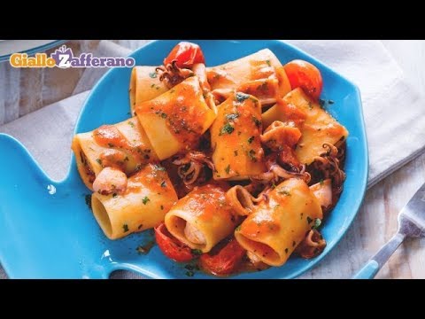 Paccheri al sugo di calamari - Ricetta in 1 minuto
