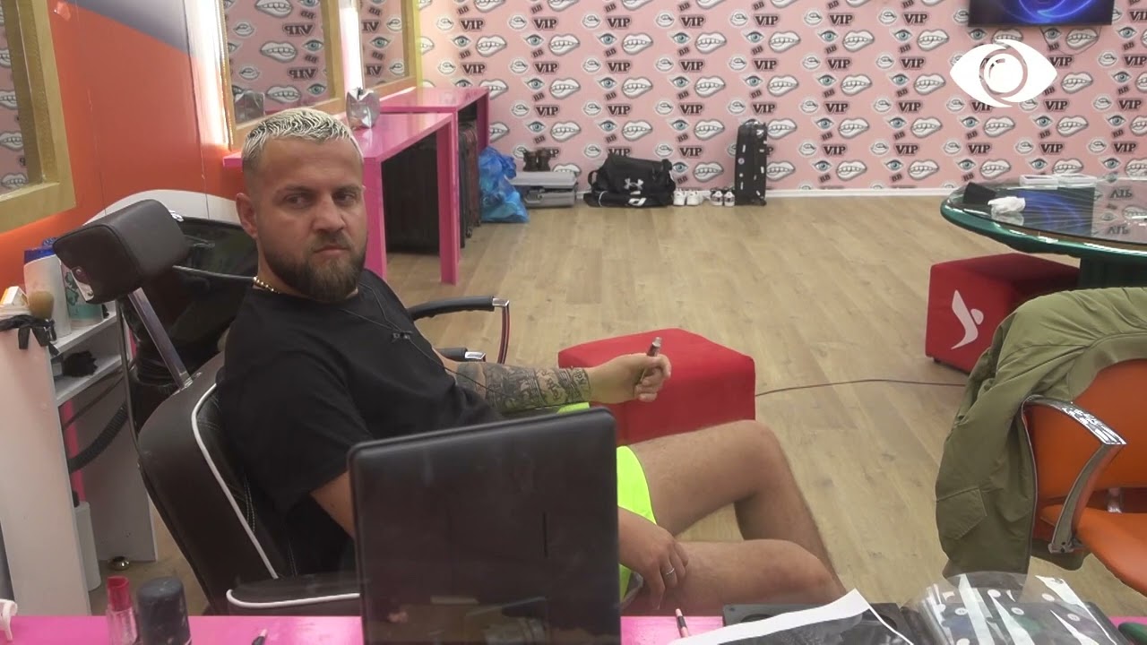 Deamishel përgatitet të nisë pikturën e Luizit