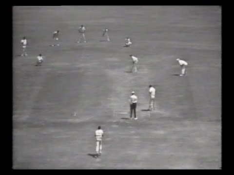 JOHN SNOW WICKETS AUSTRALIA v ENGLAND 4th TEST MATCH DAY 5 SYDNEY JANUARY 14 1971