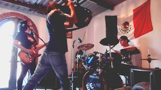 Ensayo Aquiles, Mud Howlers Cover.