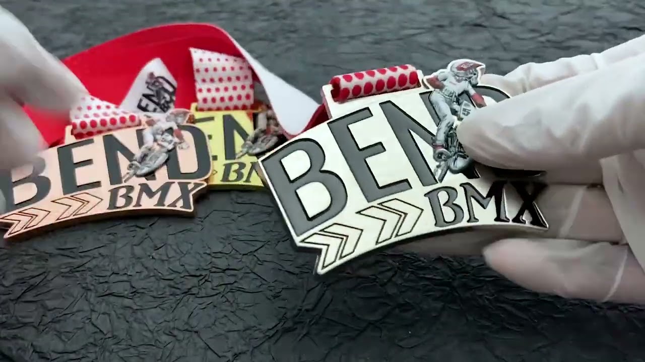 1081 - Mountain Bike Colored Spray And Enamel Medal