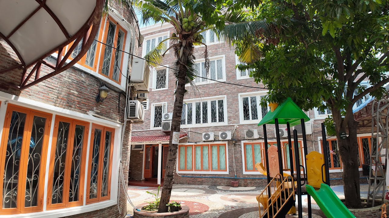 សកម្មភាពខ្លះនៅក្នុងសាលាតាំងពីពេលសិស្សមកដល់សាលារហូតដល់សិស្សត្រឡប់ទៅផ្ទះវិញ។