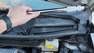 one wiper arm not moving, Prius 2012