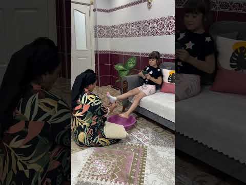 Çorap kokusuna dayanamadı 😅 #funny #shorts