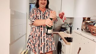 наклюкалась,пью шампанское и подвожу итоги