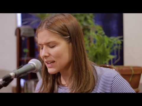 
    Middle Kids - Edge of Town (Buzzsession)
  
