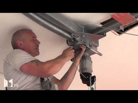 Montage eines Sektionaltores mit T240-Beschlag