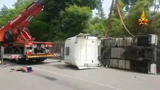 si-ribalta-con-la-motrice-62enne-in-ospedale