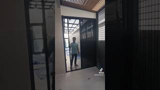 ประตูบานเลื่อนสลับบานสูง