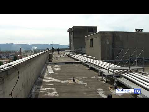 2018-08-10 PRATO - SI INTRODUCONO IN EX OSPEDALE PER SELFIE SU TERRAZZA