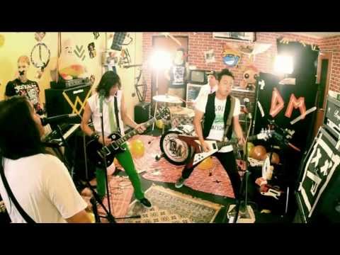 DICHI MICHI-SEMPURNA (feat NOH HUJAN) OFFICIAL MUSIC VIDEO