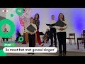 Kinderen zingen muziekstuk van 300 jaar oud