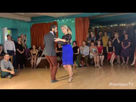 Néstor Patitas Azorín  and  Anna Zyuzina  are  dancing  to  the  tango  "  Sueno Azul  "  by  Osvaldo Fresedo  in  2019