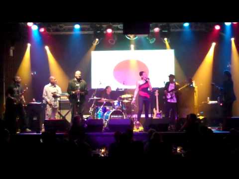 Maya Azucena & Marcus Miller - People Make The World Go 'Round (Live)
