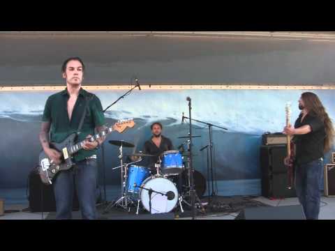 The Razorblades "Wipe Out"