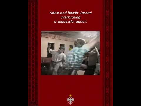 Hamëz Jashari dhe nipi i tij Lulzimi duke vallëzuar #shqip #kosova #hamezjashari #ademjashari #uçk