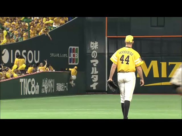 【7回表】それ捕る!? ホークス・内川 ファウルボールを好捕!! 2015/7/24 H-Bs