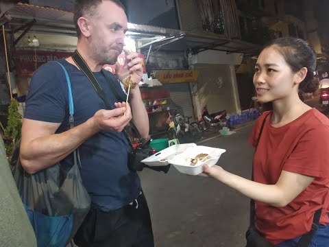 Incrível passeio de comida de rua no bairro antigo com passeio de comida de rua em Hanói