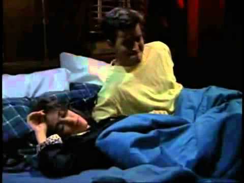 Friends 3-3 [ITA] - Il trucco del letto Ross vs Chandler