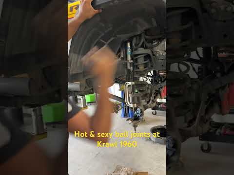 Dynatrac HD ball joints for HellaYella thanks to Krawl 1960 in Houston #jeeplife