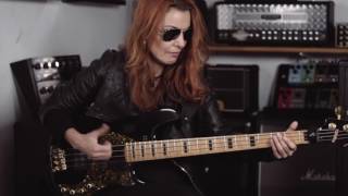 Video thumbnail for Ida Nielsen demonstrates BG250-210 by TC Electronic