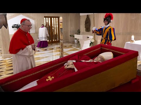 Pogrzeb papieża. Początek oficjalnych ceremonii pogrzebowych