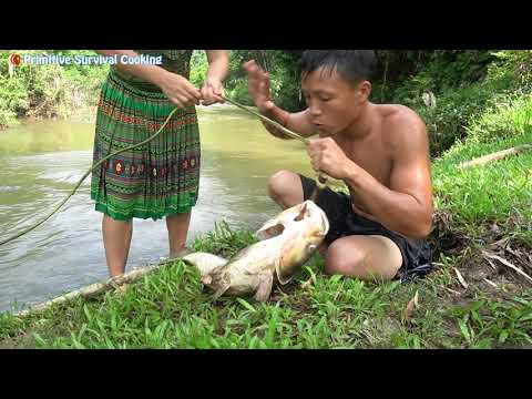 Primitive Life: Primitive Fishing Skills Catch Big Fish At River - Amazing Fishing Technique