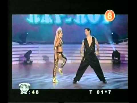 Emilia Attias bailando hip hop