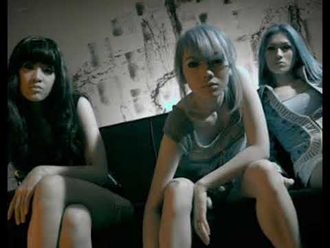 DewiDewi - Roman Picisan